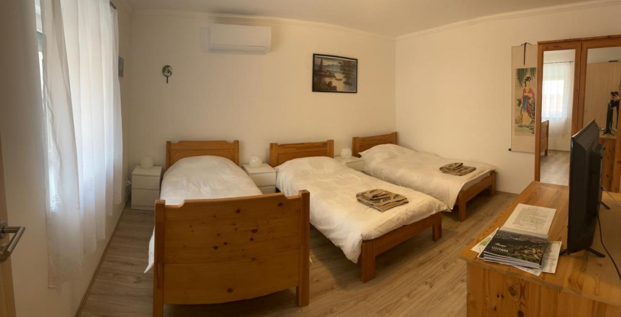 Szent Bernat Vendeghaz Apartment Veszprem Exterior photo